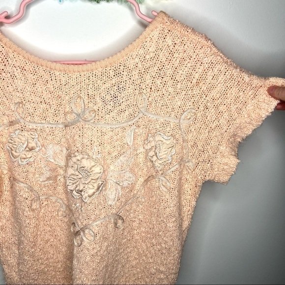 Vintage Yarn Works Pastel Peach Yarn Works Short Sleeve Floral Detailed Sweater - Picture 4 of 14